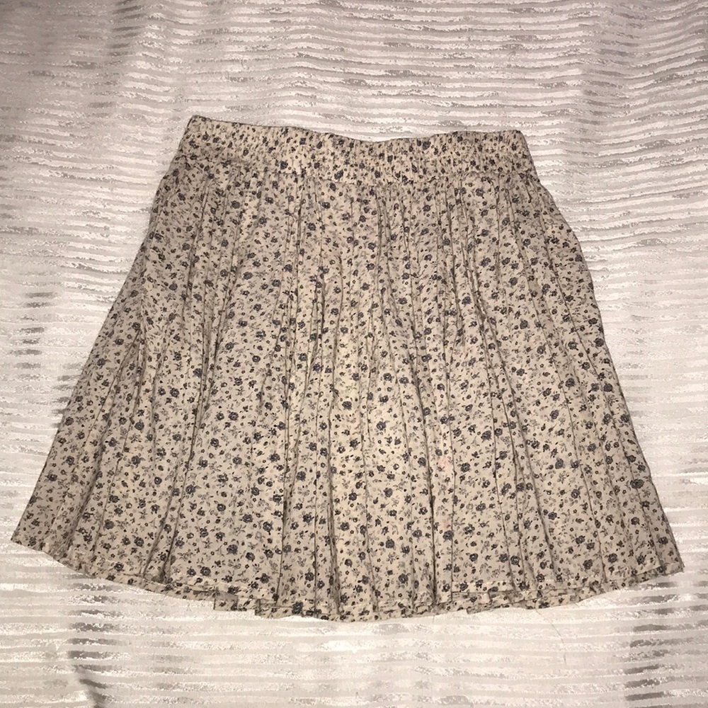 Brandy Melville off-white flower print mini skirt